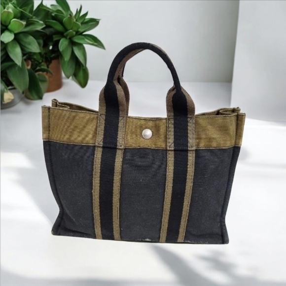 Hermes Handbags - 💚🔹️HERMES 🔹️TOTE BAG | TOTE BAG COLORS BLACK & ARMY GREEN W/ COA